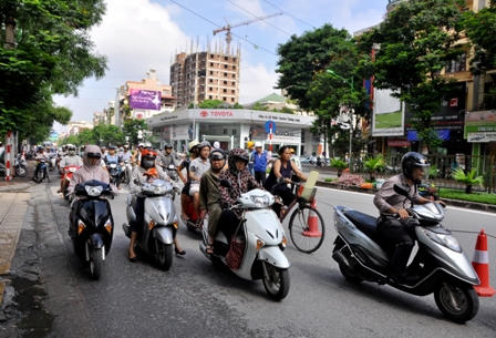 Hà Nội: Bắt đầu cấm ô tô lưu thông vào đường Cầu Giấy 