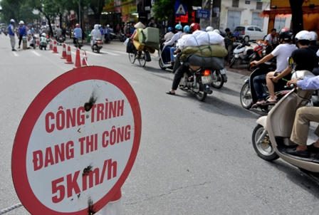 Hà Nội: Bắt đầu cấm ô tô lưu thông vào đường Cầu Giấy 