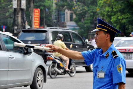 Hà Nội: Bắt đầu cấm ô tô lưu thông vào đường Cầu Giấy 