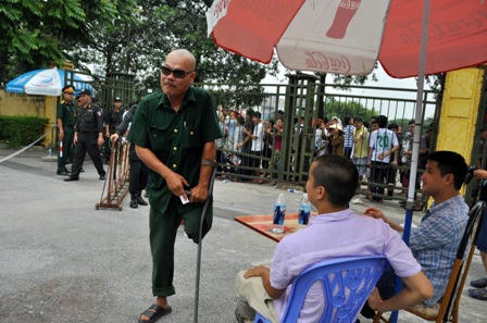 VFF trực tiếp bán vé trận U19 Việt Nam - Nhật Bản, hàng nghìn CĐV “vạ vật” đợi mua