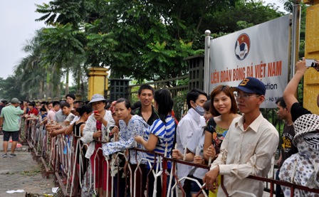 VFF trực tiếp bán vé trận U19 Việt Nam - Nhật Bản, hàng nghìn CĐV “vạ vật” đợi mua