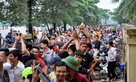 VFF trực tiếp bán vé trận U19 Việt Nam - Nhật Bản, hàng nghìn CĐV “vạ vật” đợi mua