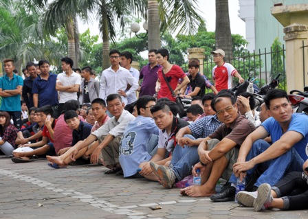 VFF trực tiếp bán vé trận U19 Việt Nam - Nhật Bản, hàng nghìn CĐV “vạ vật” đợi mua