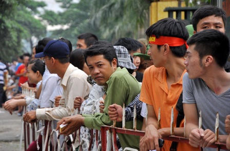 VFF trực tiếp bán vé trận U19 Việt Nam - Nhật Bản, hàng nghìn CĐV “vạ vật” đợi mua