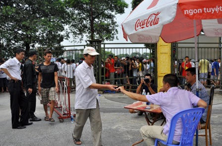 VFF trực tiếp bán vé trận U19 Việt Nam - Nhật Bản, hàng nghìn CĐV “vạ vật” đợi mua