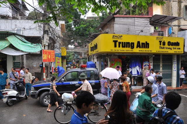 Thiếu tướng Nguyễn Đức Chung đến hiện trường giải cứu thành công 3 con tin