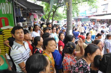 Thiếu tướng Nguyễn Đức Chung đến hiện trường giải cứu thành công 3 con tin