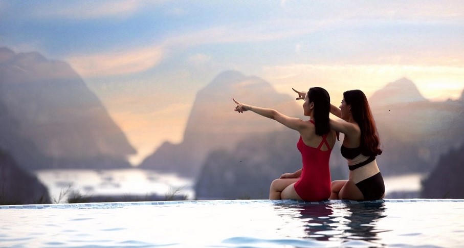 Giới trẻ săn hoàng hôn “đặc sản” Hạ Long: choáng ngợp không gian cực tình tại bể bơi vô cực view trọn vịnh