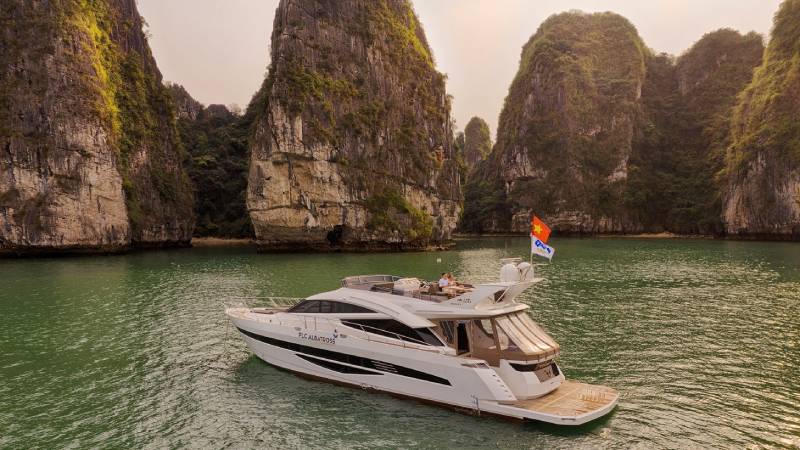 Hạ Long rộn rã đón khách, bạn đã biết đi đâu, chơi gì chưa?