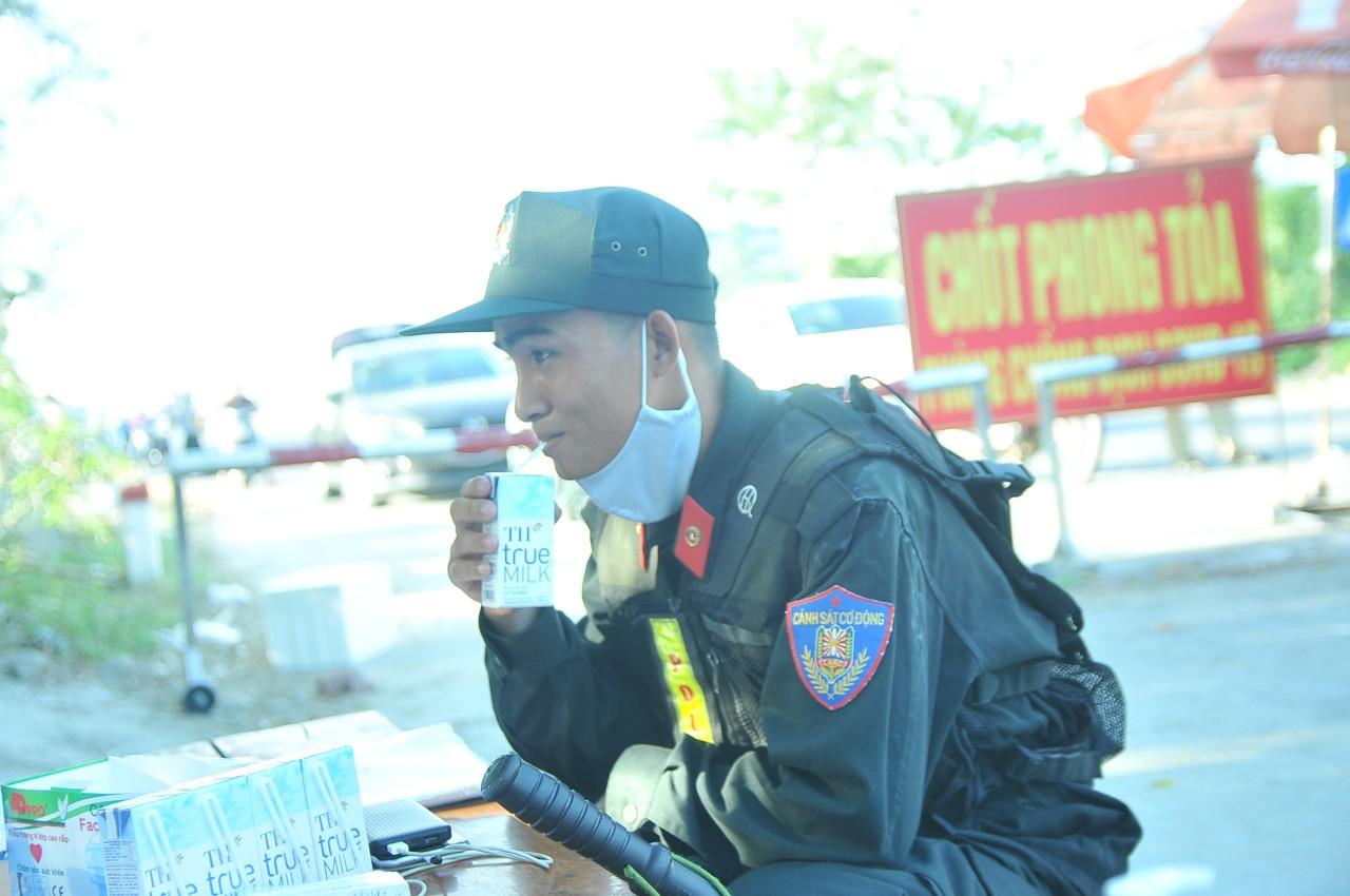 Nghệ An- Tình người những ngày “căng mình” chống dịch