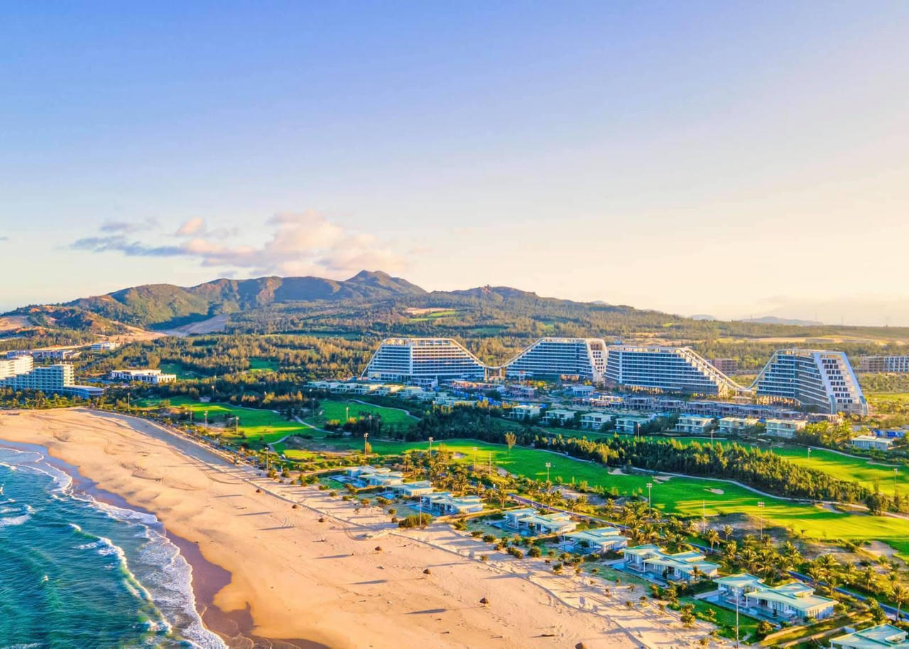 FLC kiến nghị Bình Định nghiên cứu thí điểm đón du khách quốc tế có hộ chiếu vaccine