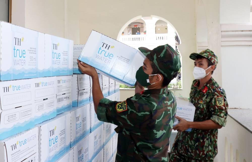 500.000 ly sữa tươi và đồ uống TH tiếp sức quân đội, công an và các F0 điều trị tại nhà