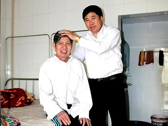 Doanh nhân Bùi Tùng Mậu: “Thiên sứ”chữa bệnh cứu người