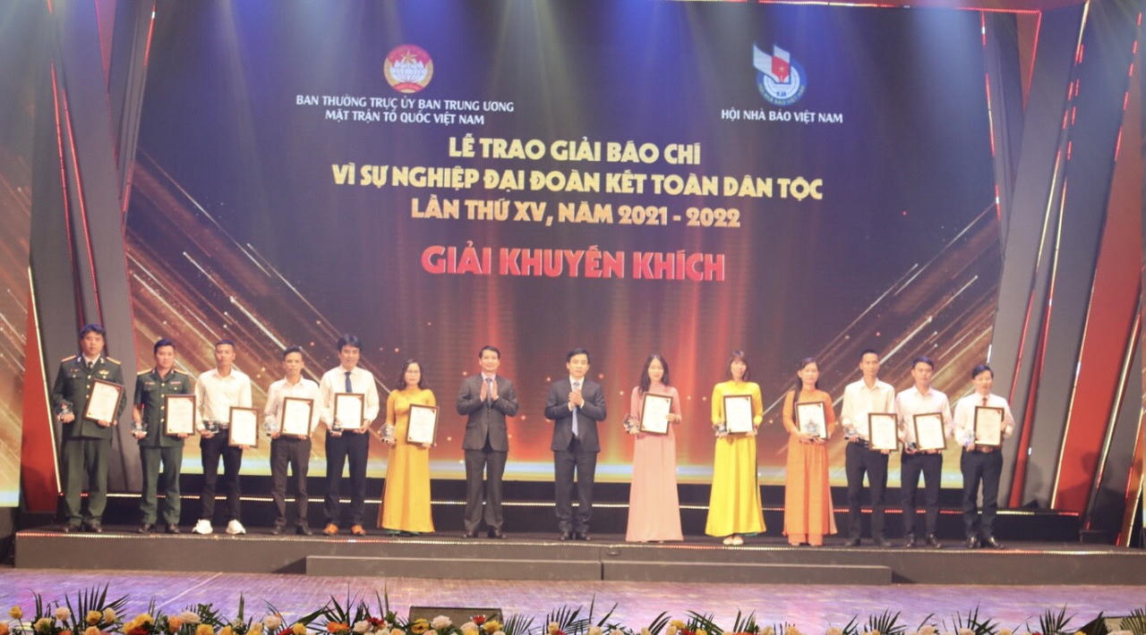 Báo Pháp luật Việt Nam được vinh danh tại Lễ trao Giải báo chí 'Vì sự nghiệp Đại đoàn kết toàn dân tộc'