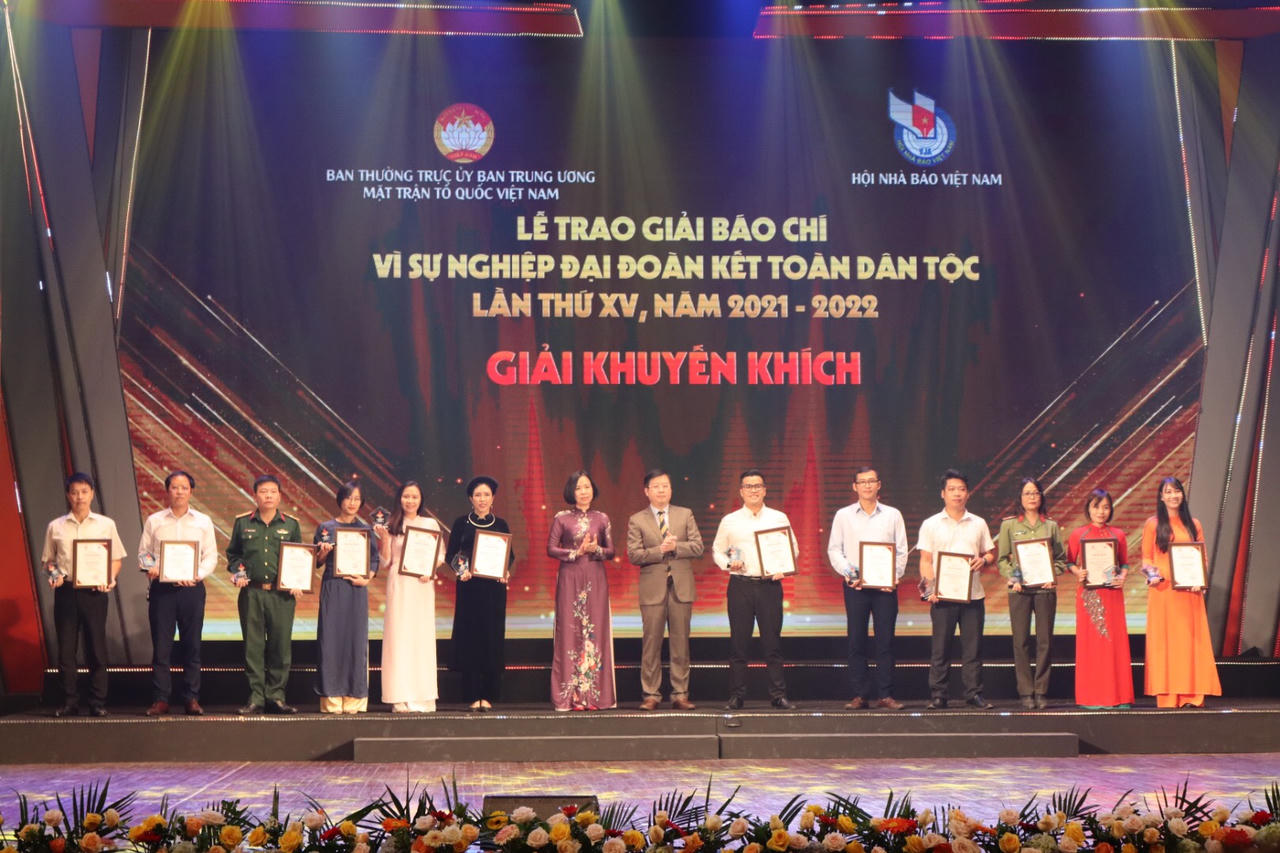 Báo Pháp luật Việt Nam được vinh danh tại Lễ trao Giải báo chí 'Vì sự nghiệp Đại đoàn kết toàn dân tộc'