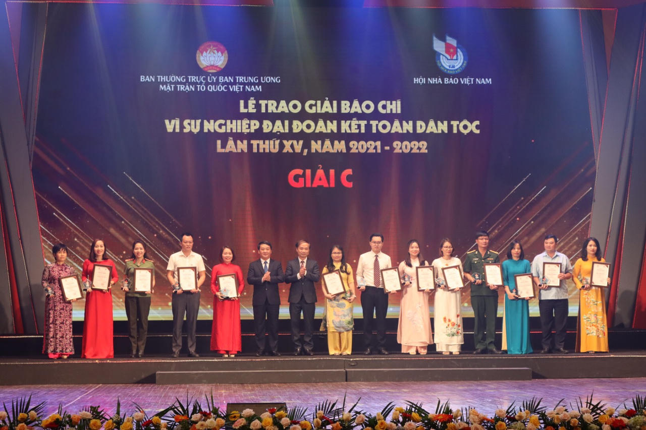 Báo Pháp luật Việt Nam được vinh danh tại Lễ trao Giải báo chí 'Vì sự nghiệp Đại đoàn kết toàn dân tộc'