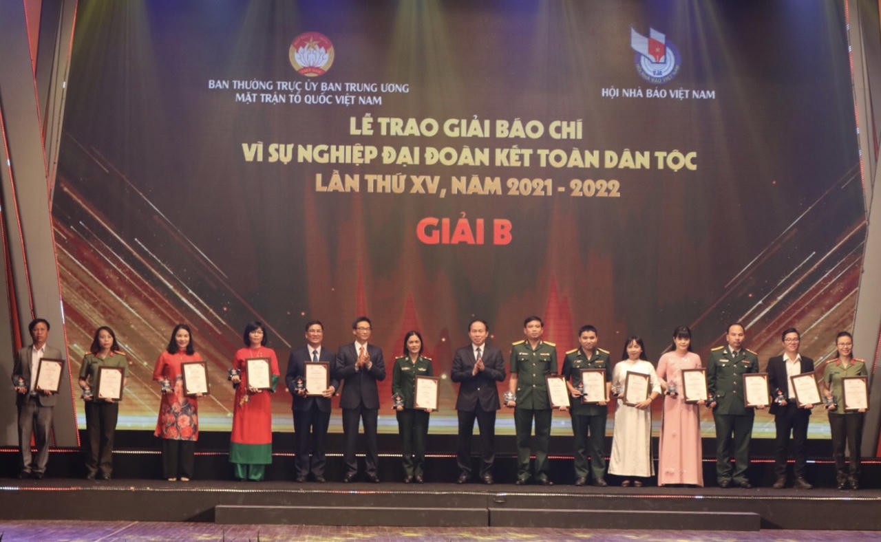 Báo Pháp luật Việt Nam được vinh danh tại Lễ trao Giải báo chí 'Vì sự nghiệp Đại đoàn kết toàn dân tộc'