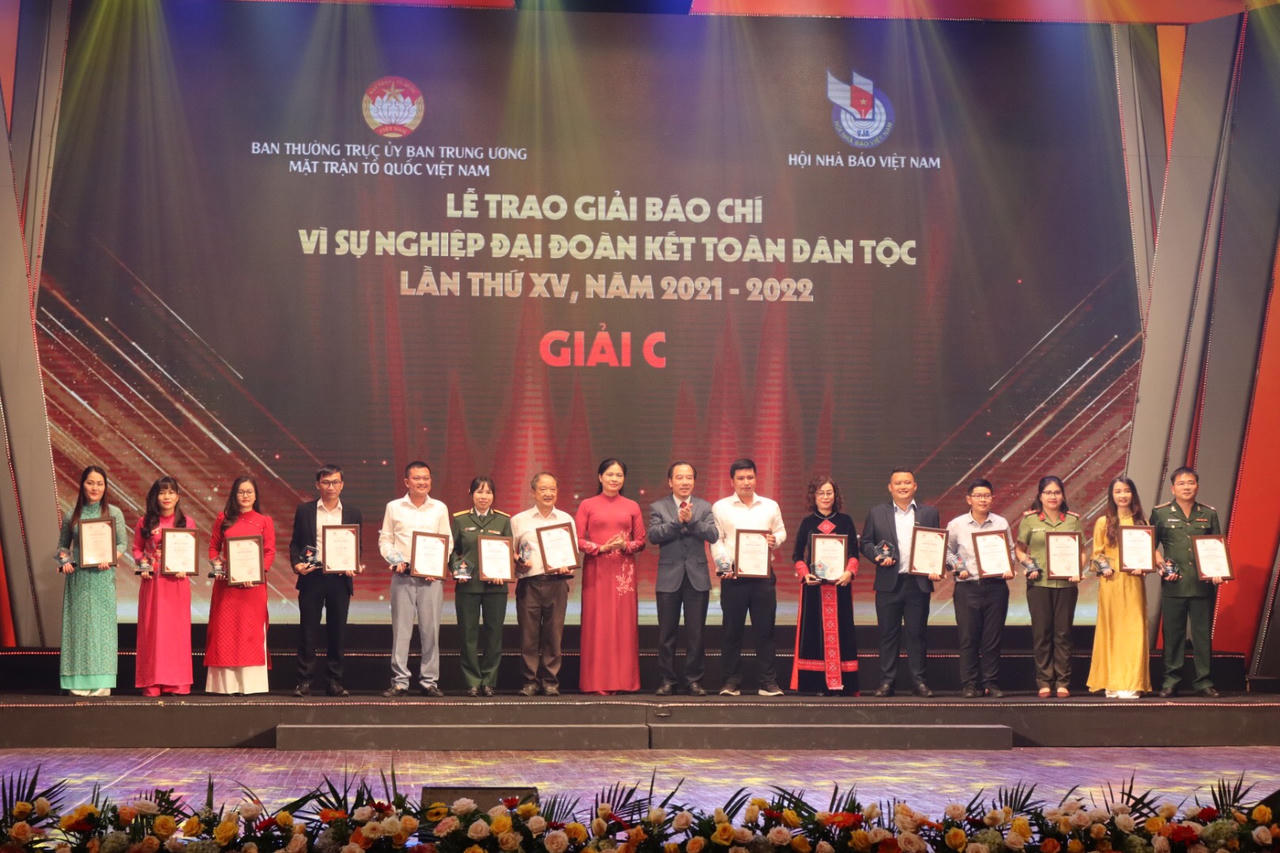 Báo Pháp luật Việt Nam được vinh danh tại Lễ trao Giải báo chí 'Vì sự nghiệp Đại đoàn kết toàn dân tộc'