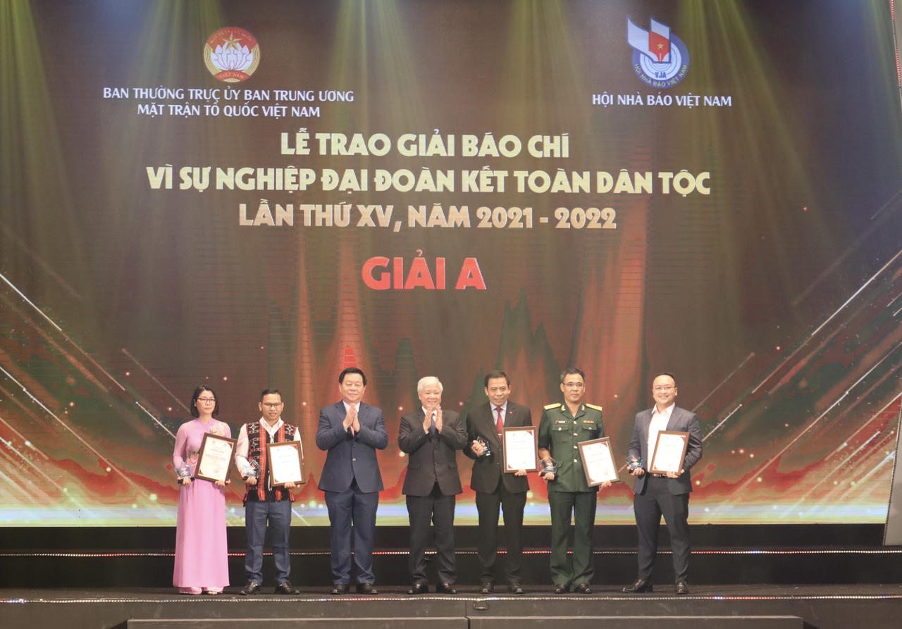 Báo Pháp luật Việt Nam được vinh danh tại Lễ trao Giải báo chí 'Vì sự nghiệp Đại đoàn kết toàn dân tộc'