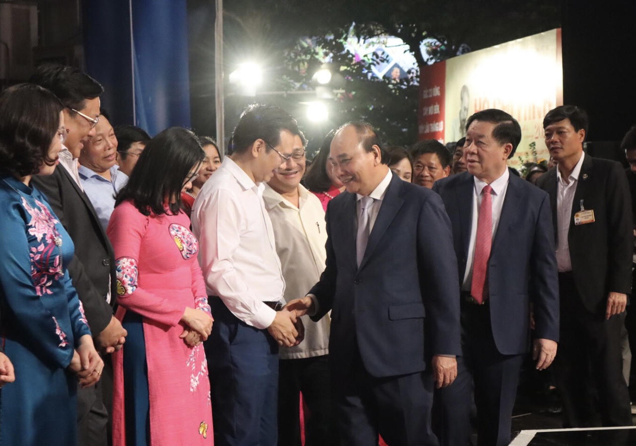 Tôn vinh những điển hình tiêu biểu toàn quốc trong học tập và làm theo tư tưởng, đạo đức, phong cách Hồ Chí Minh