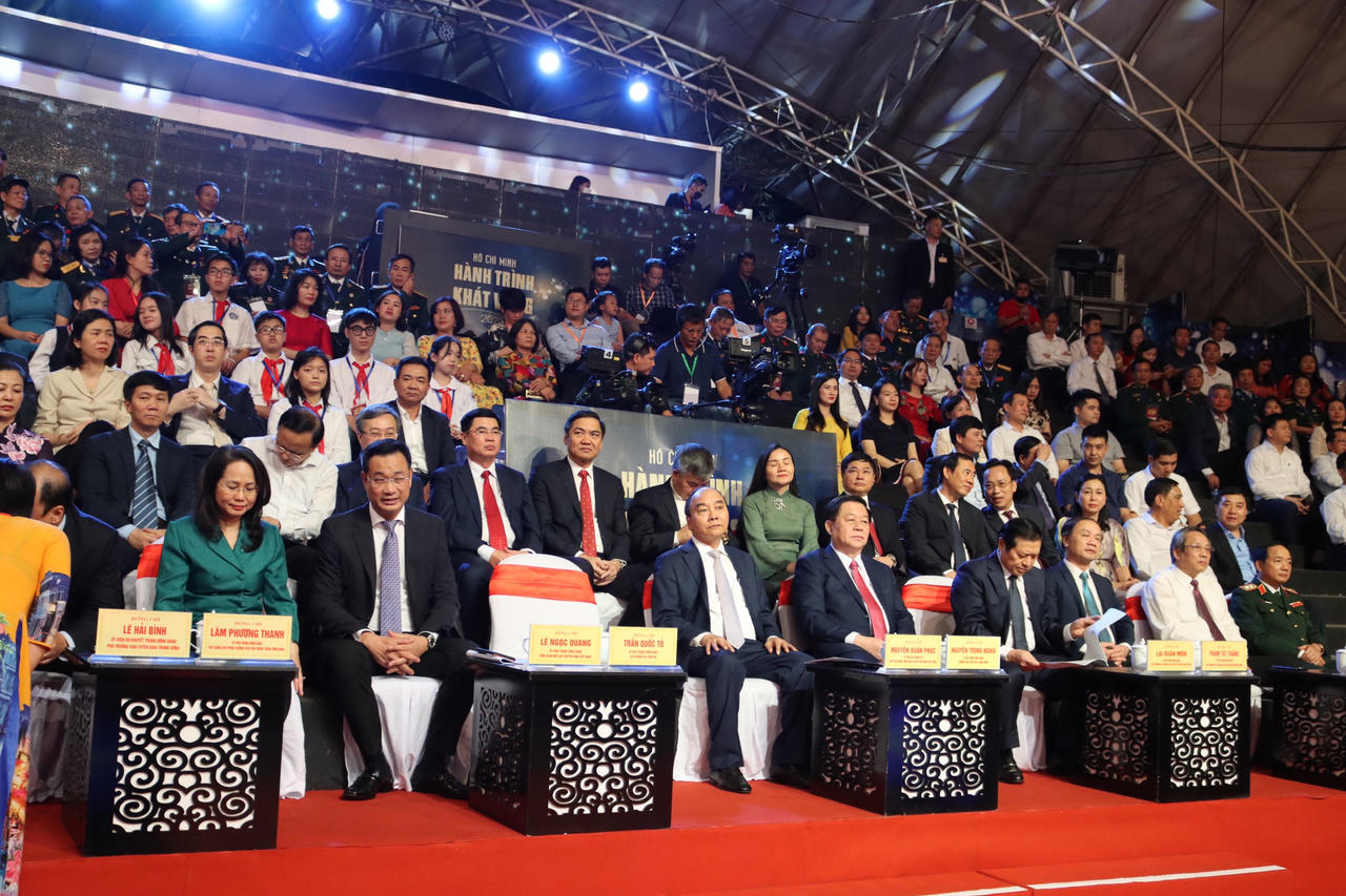 Tôn vinh những điển hình tiêu biểu toàn quốc trong học tập và làm theo tư tưởng, đạo đức, phong cách Hồ Chí Minh