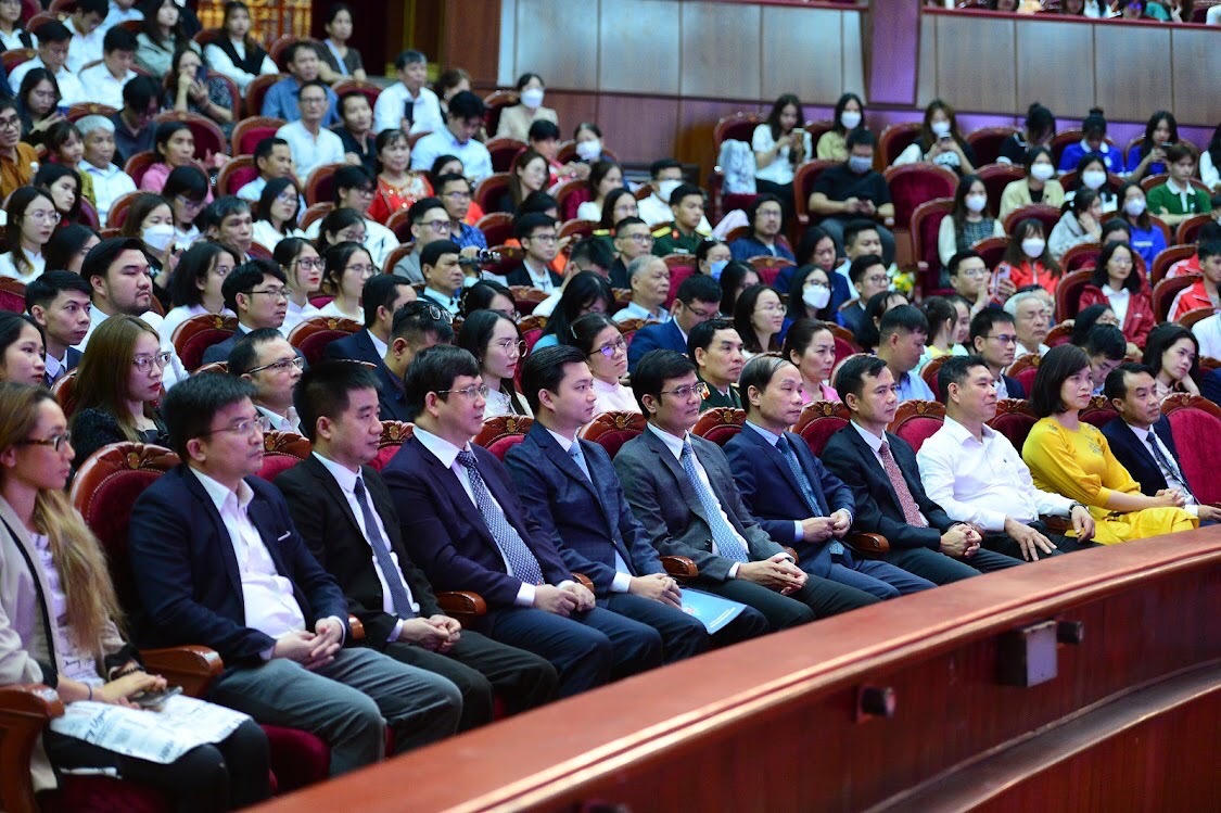 Vinh danh 10 gương mặt đạt giải thưởng Khoa học công nghệ Quả cầu vàng 2022