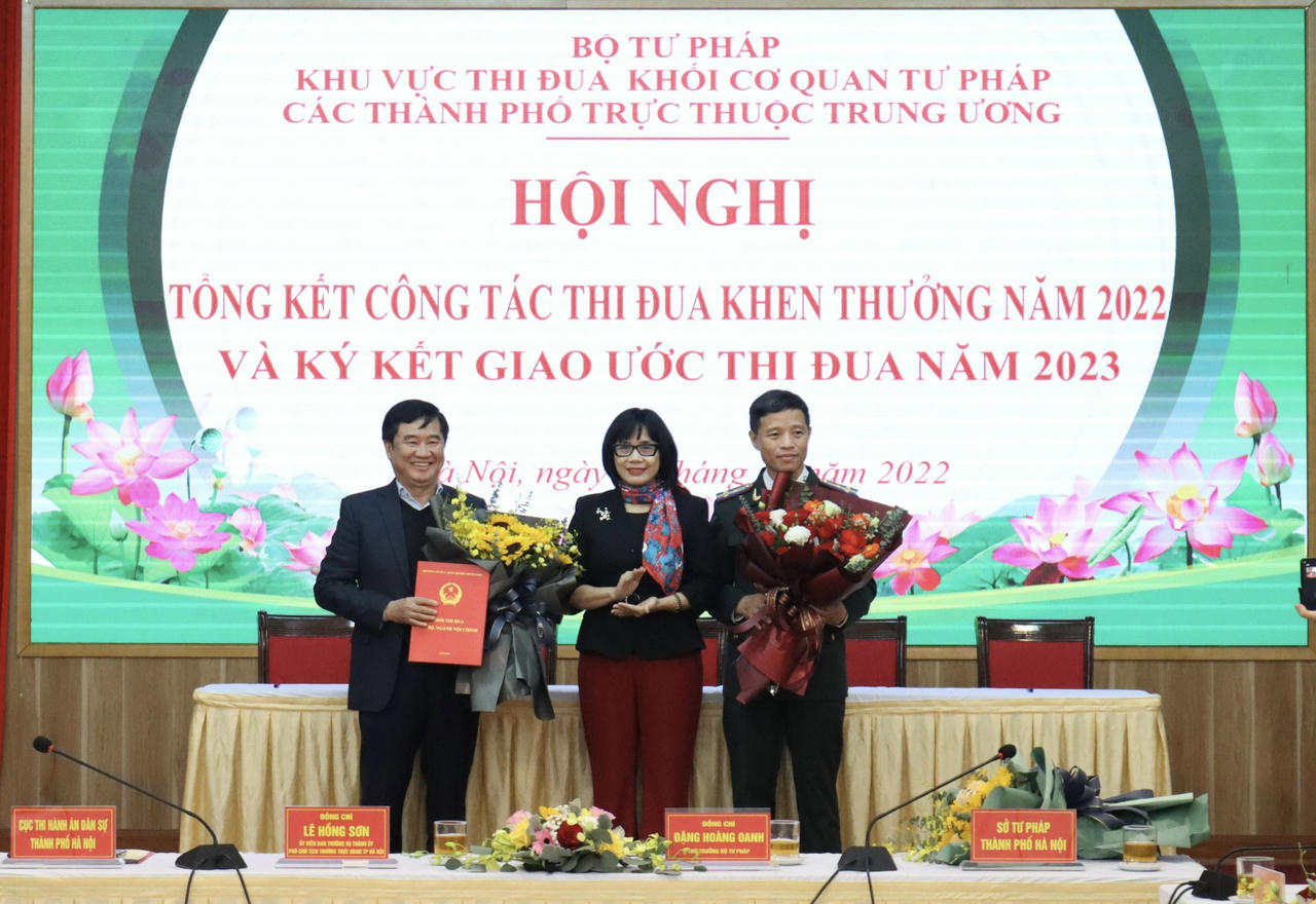 Đưa phong trào thi đua hướng về cơ sở, gắn với thực hiện nhiệm vụ chính trị