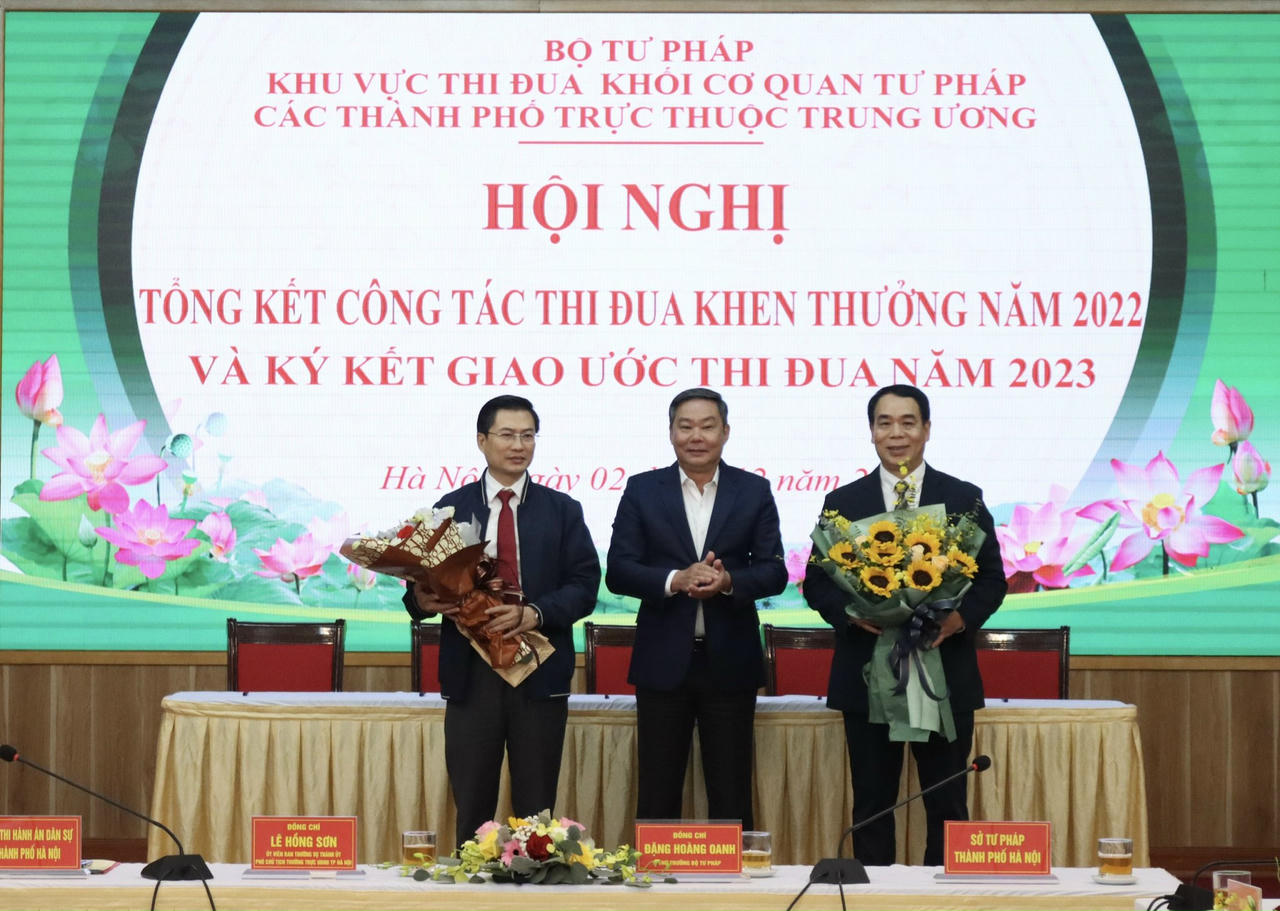 Đưa phong trào thi đua hướng về cơ sở, gắn với thực hiện nhiệm vụ chính trị