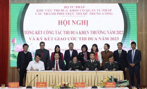 Đưa phong trào thi đua hướng về cơ sở, gắn với thực hiện nhiệm vụ chính trị