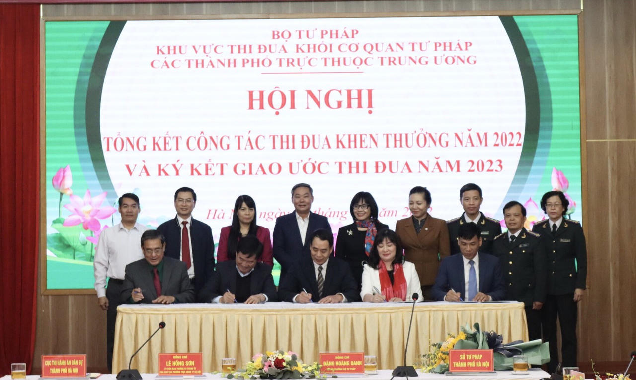 Đưa phong trào thi đua hướng về cơ sở, gắn với thực hiện nhiệm vụ chính trị