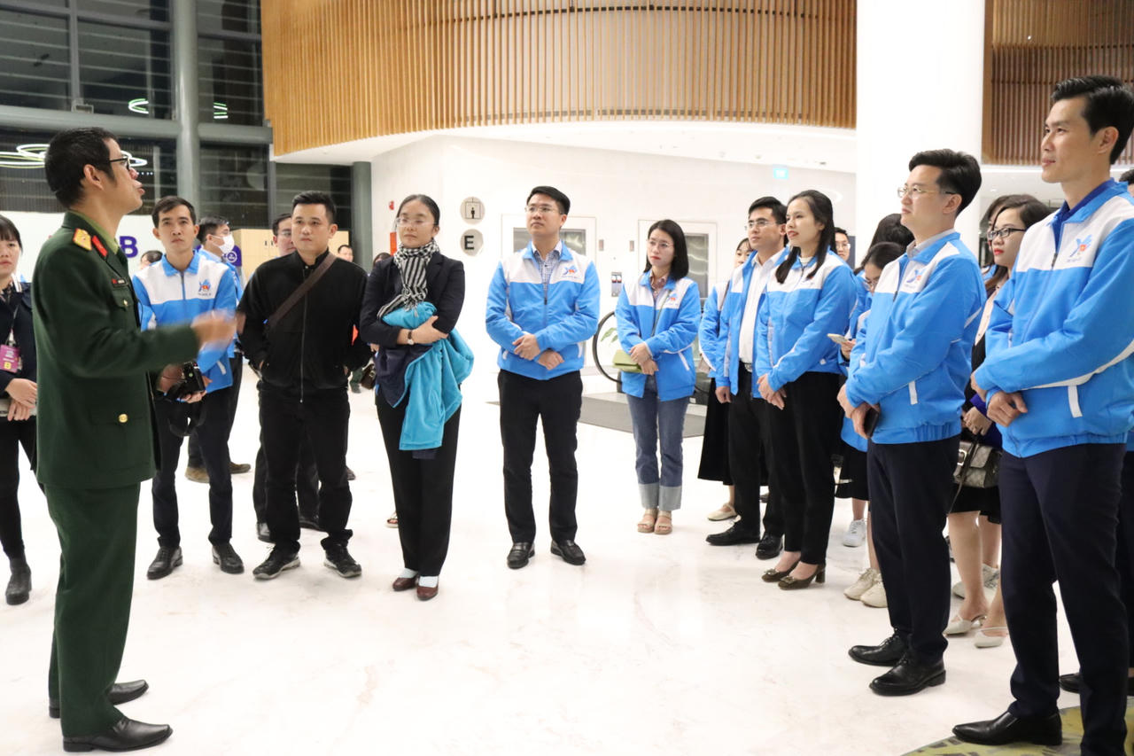 111 đại biểu thanh niên trải nghiệm không gian sáng tạo số