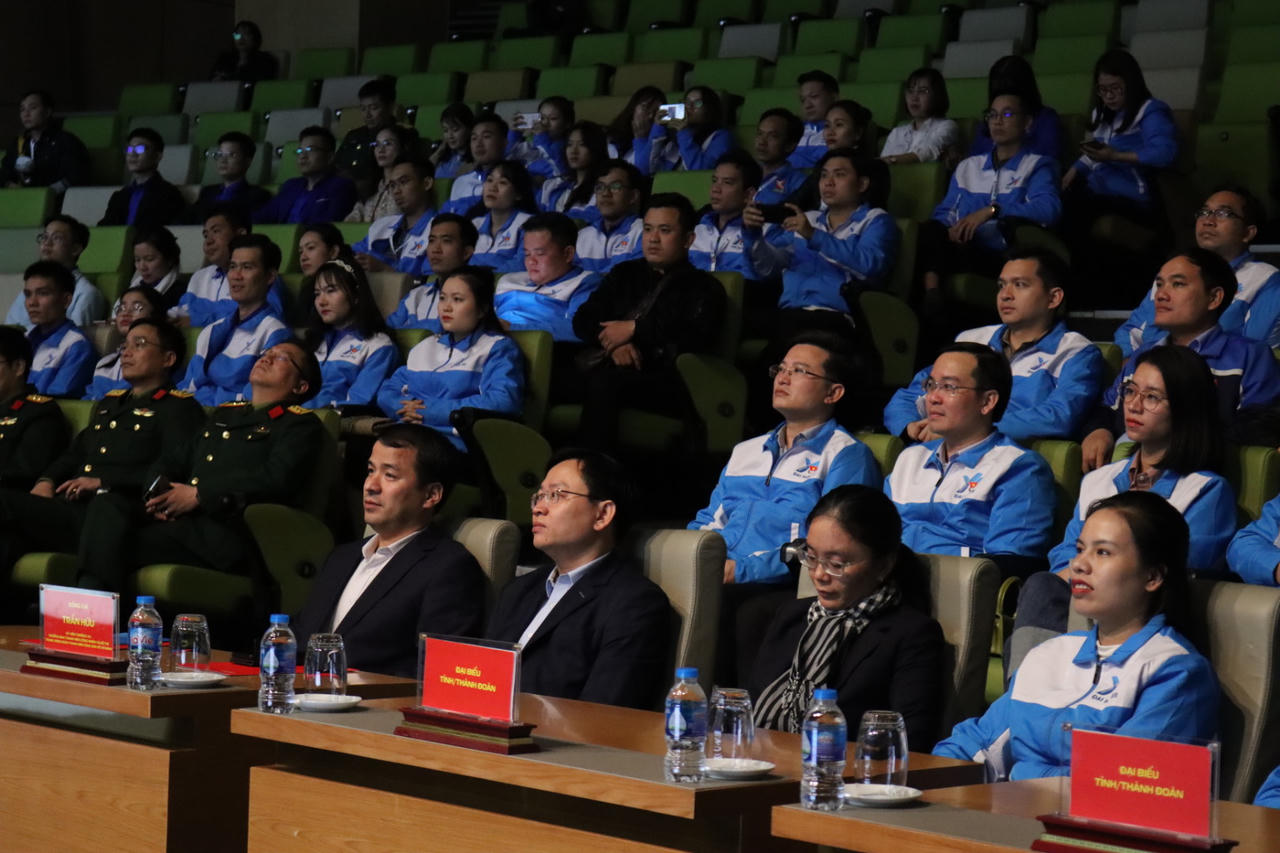 111 đại biểu thanh niên trải nghiệm không gian sáng tạo số