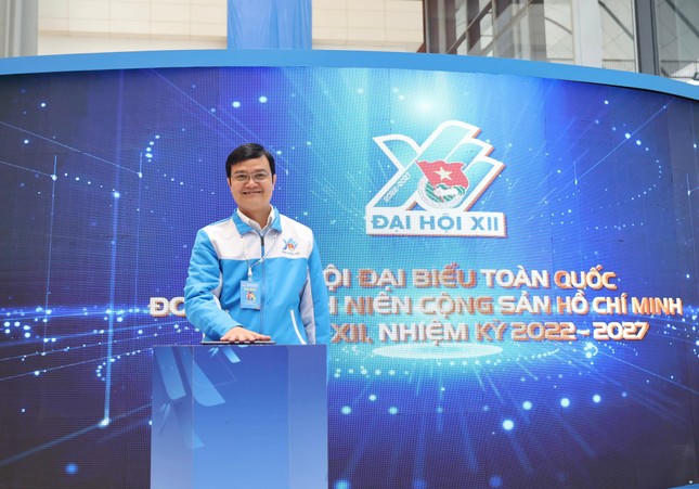 Khai mạc Triển lãm “Khát vọng cống hiến – Lẽ sống thanh niên”