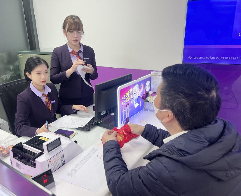 Rộn ràng mua vàng ngày Thần Tài tại các điểm giao dịch TPBank