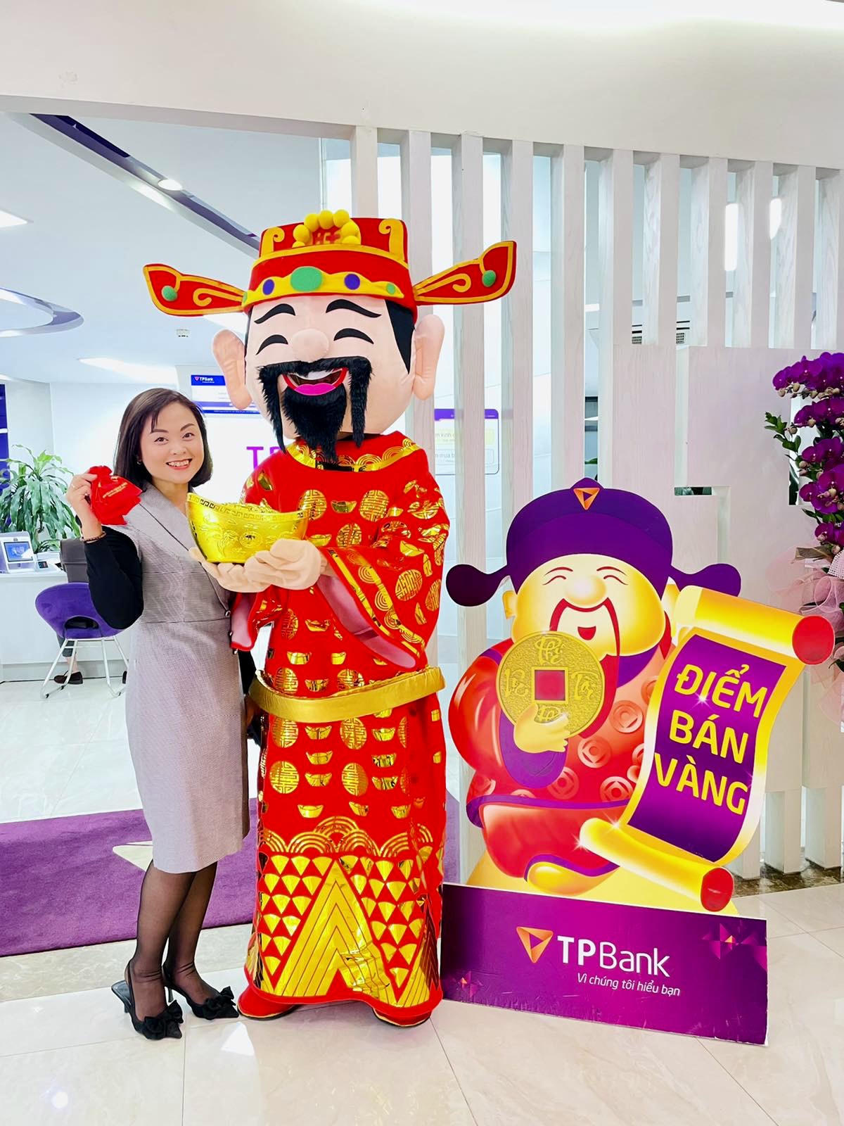 Rộn ràng mua vàng ngày Thần Tài tại các điểm giao dịch TPBank