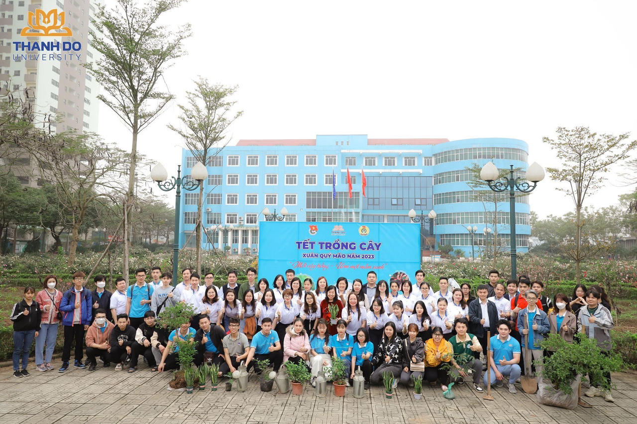 'Tết trồng cây' trường Đại học Thành Đô: Làm đẹp cho đời, làm đẹp cho người
