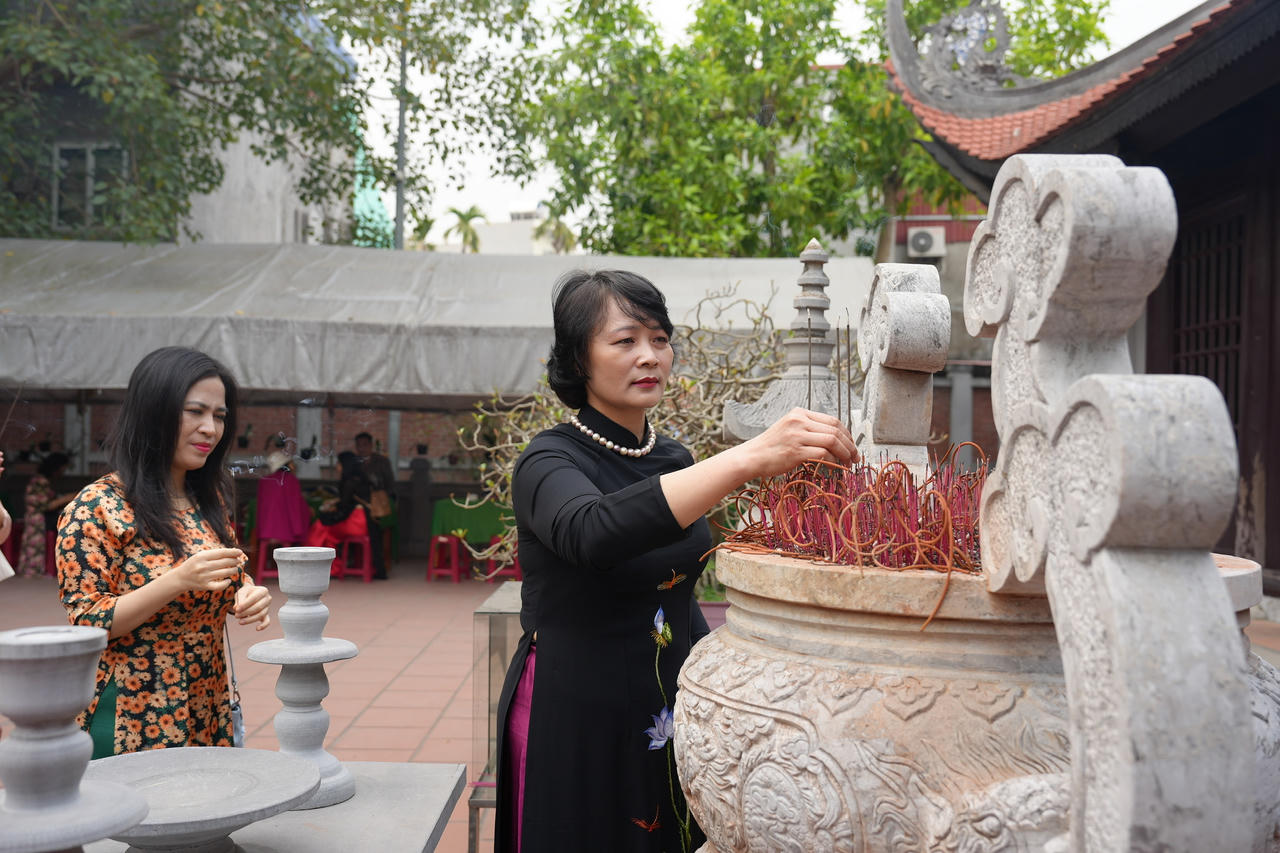 Công đoàn Bộ Tư pháp dâng hương tưởng niệm đồng chí Nguyễn Đức Cảnh và Nữ tướng Lê Chân tại Hải Phòng 