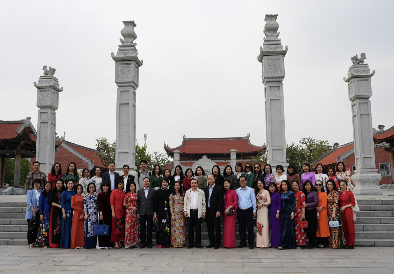 Công đoàn Bộ Tư pháp dâng hương tưởng niệm đồng chí Nguyễn Đức Cảnh và Nữ tướng Lê Chân tại Hải Phòng 