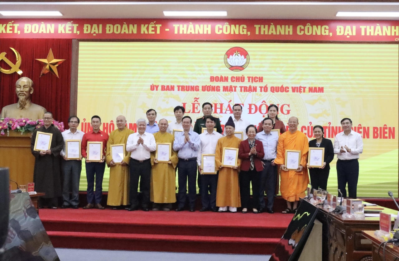 Hơn 280 tỷ đồng ủng hộ xây dựng nhà đại đoàn kết cho người nghèo tỉnh Điện Biên