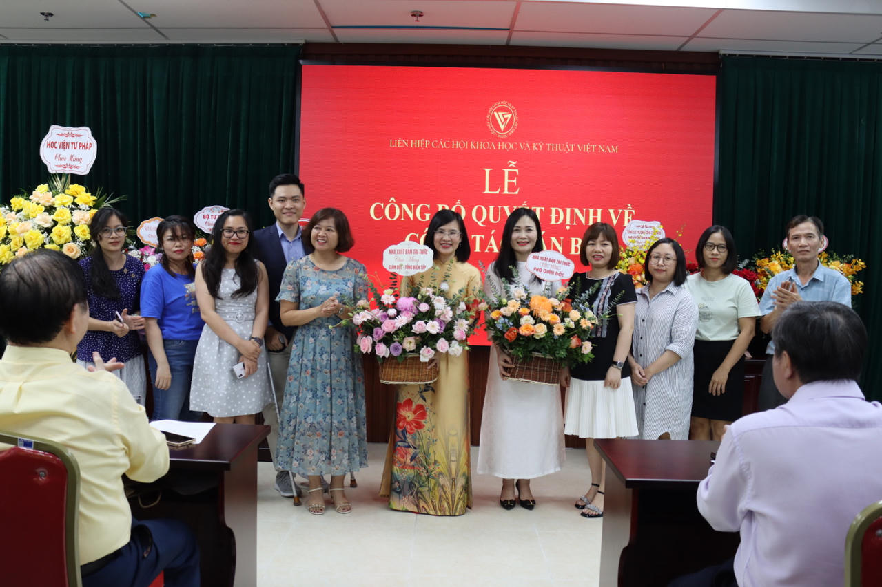 Công bố và trao quyết định Giám đốc, Phó Giám đốc Nhà xuất bản Tri thức