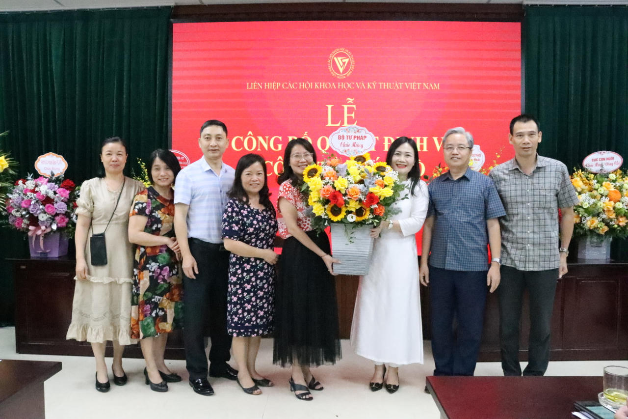 Công bố và trao quyết định Giám đốc, Phó Giám đốc Nhà xuất bản Tri thức