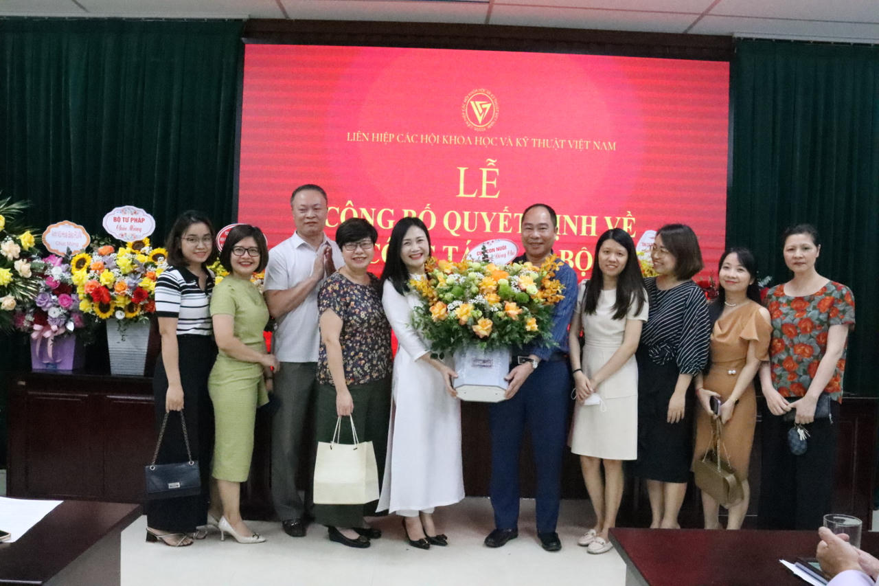 Công bố và trao quyết định Giám đốc, Phó Giám đốc Nhà xuất bản Tri thức