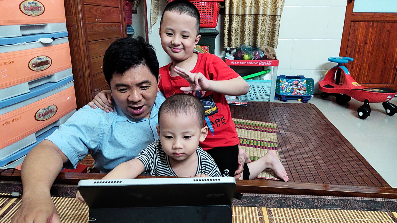 Chàng trai “xương thủy tinh” Nam Định: Vượt lên số phận với một “trái tim hồng” 