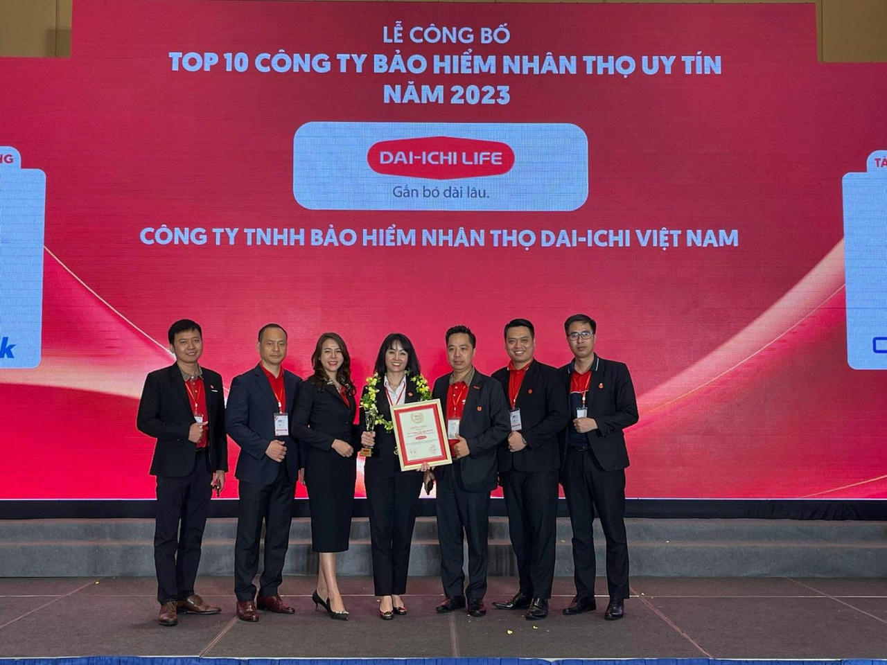 Dai-ichi Life Việt Nam vinh dự đạt danh hiệu 'Top 10 Công ty Bảo hiểm Nhân thọ Uy tín' trong hai năm liên tiếp