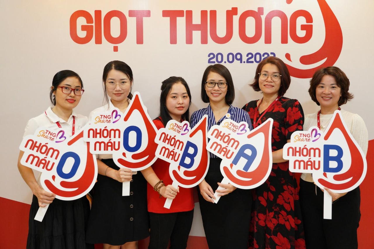 Người TNG Holdings Vietnam mang 'giọt thương' gửi vào ngân hàng máu