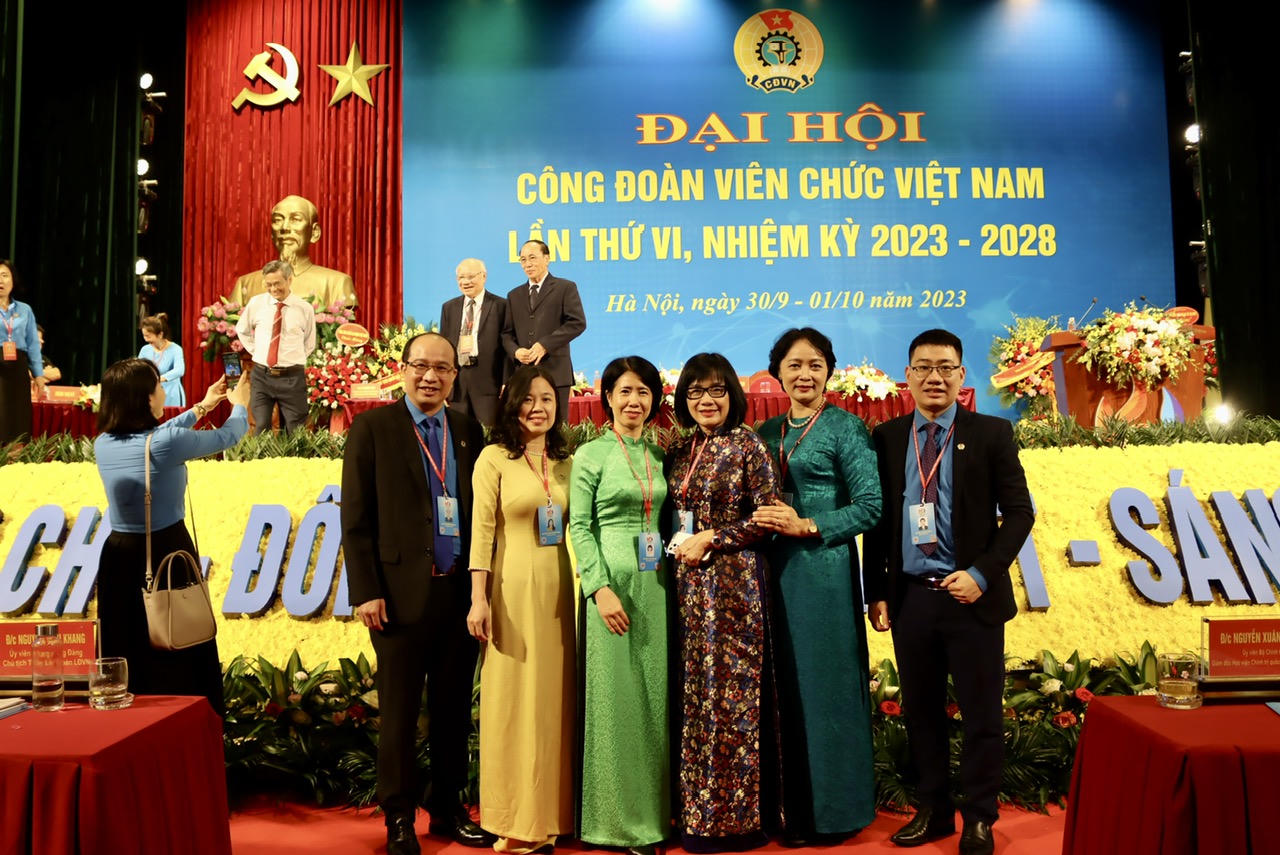 Thường xuyên chăm lo đời sống vật chất, tinh thần cho người lao động