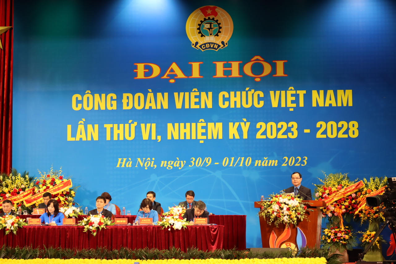 Thường xuyên chăm lo đời sống vật chất, tinh thần cho người lao động