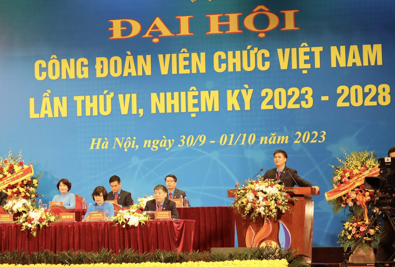 Thường xuyên chăm lo đời sống vật chất, tinh thần cho người lao động