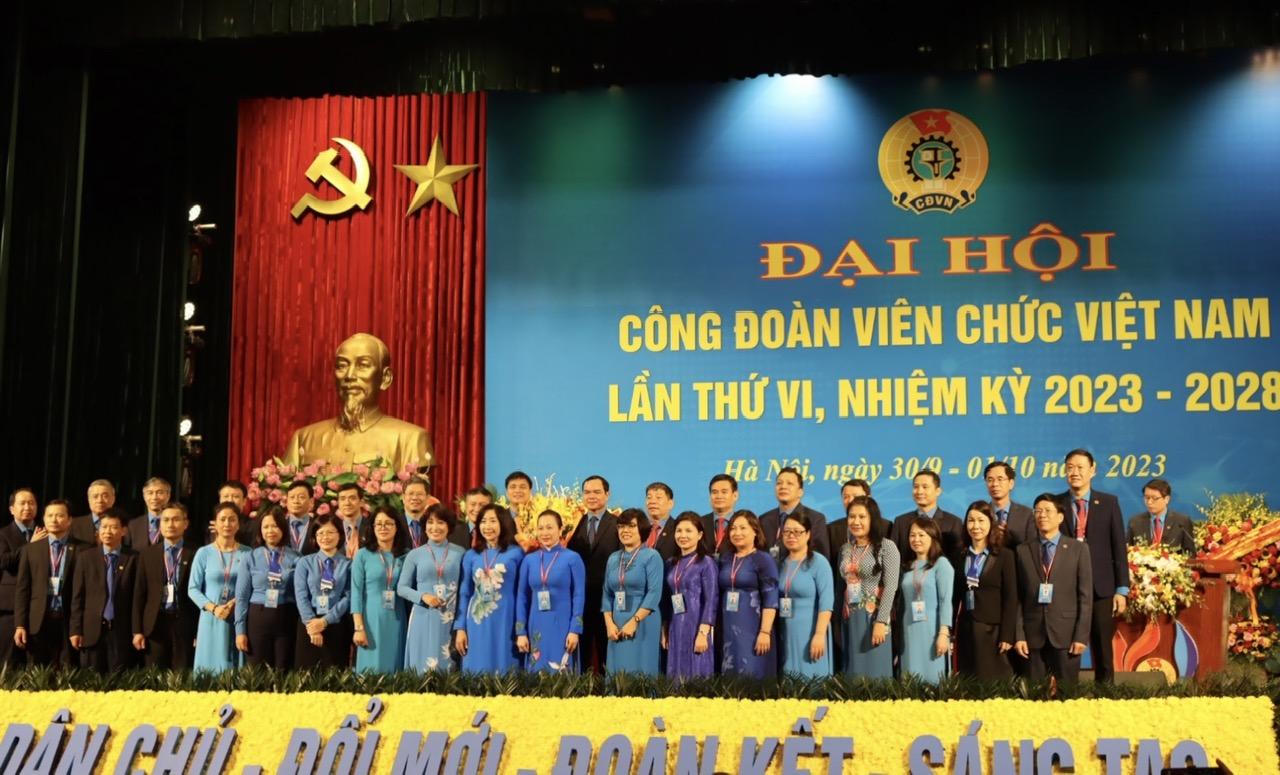 Ông Ngọ Duy Hiểu tái đắc cử Chủ tịch Công đoàn Viên chức Việt Nam khoá VI