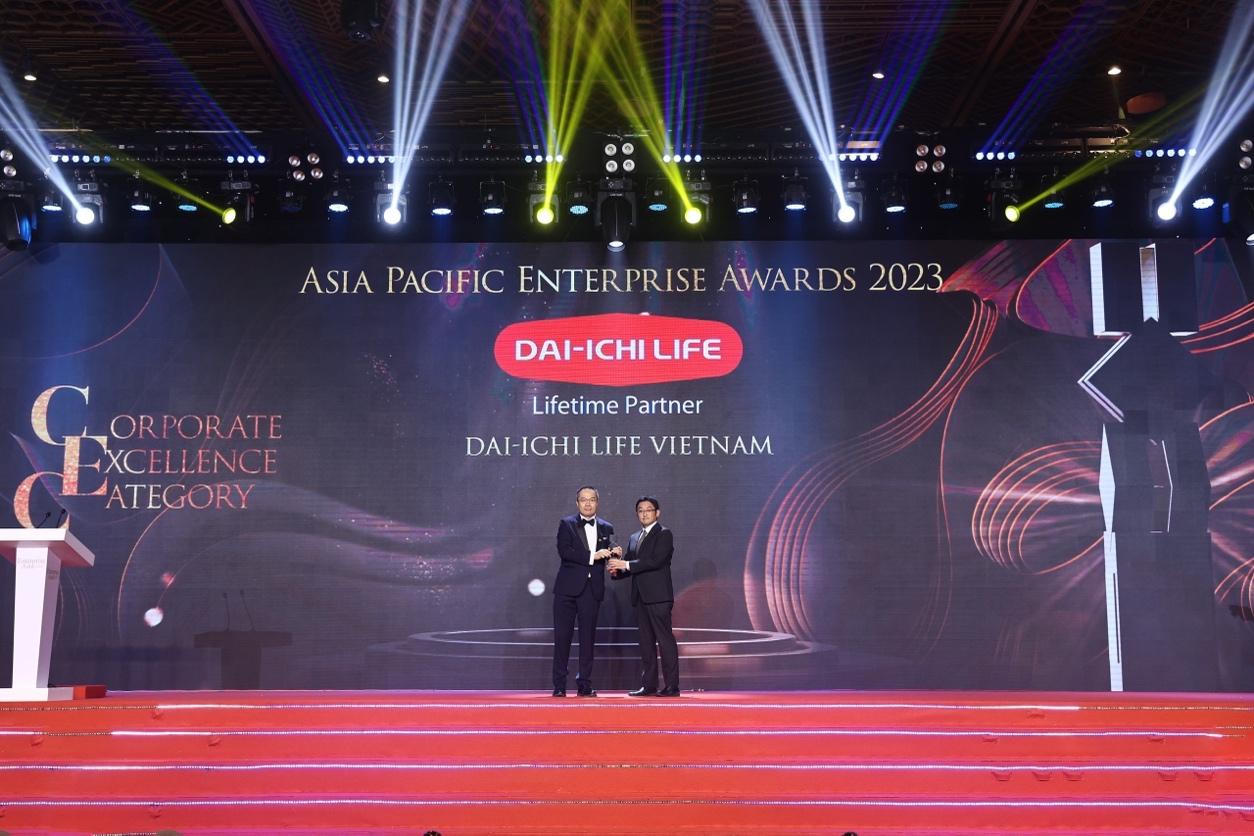 Dai-ichi Life Việt Nam vinh dự đạt hai giải thưởng lớn tại Châu Á - Asia Pacific Enterprise Awards trong ba năm liên tiếp 